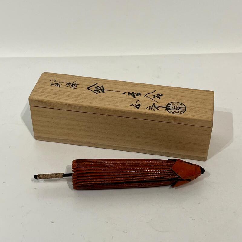 KOGO, BOÎTE À ENCENS LAQUÉE PARAPLUIE - JAPON