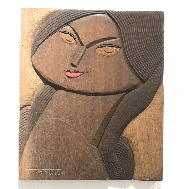 Sculpture sur bois murale jeune femme